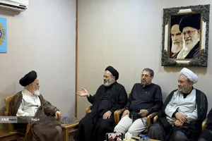 دیدار علیرضا بیات رئیس سازمان حج و زیارت و حجت&zwnj;الاسلام سیدعبدالفتاح نواب، نماینده ولی&zwnj;فقیه با تولیت مسجد کوفه با آیت الله حسینی