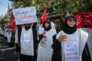 تشییع پیکر مطهر آقای شهید ایران و خانواده ایشان -۱
