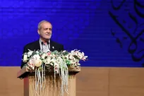 پزشکیان: انسان واقعی کسی است که دانایی، مهارت و توانایی خود را برای حل مشکلات مردم به‌کار می‌گیرد