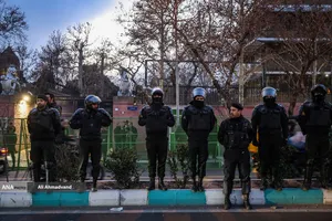 تجمع مردمی و دانشجویی مقابل سفارت انگلیس