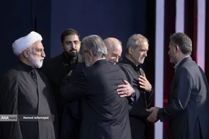 ادای احترام مقامات و مسئولان خارجی به پیکر امام شهید 