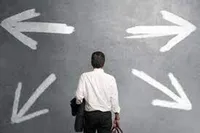 چرا تصمیم نسل Z در انتخاب بین شغل یا ادامه تحصیل با بقیه فرق دارد؟