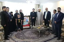 دیدار رئیس دانشگاه آزاد اسلامی واحد تهران غرب با خانواده شهید عزیز سیفی آوارسین