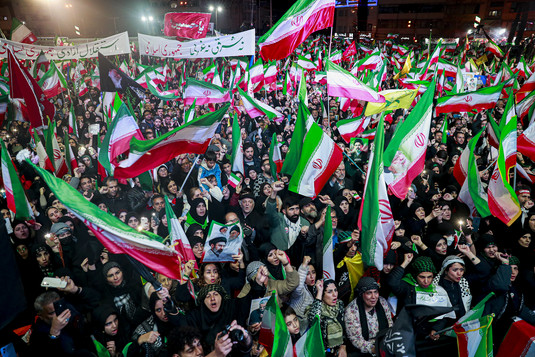 اجتماع به عشق وطن دسته پرچم داران ایران - میدان انقلاب تهران