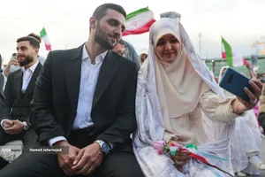 مراسم جشن عروسی زوج های جان فدا همزمان با سالروز ازدواج حضرت زهرا و حضرت علی در میدان امام حسین