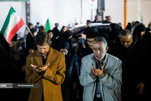 اقامه نماز استغاثه به امام زمان زمان(عج) - میدان ولیعصر (عج)
