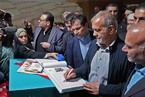 بازدید پزشکیان از نمایشگاه توانمندی&zwnj;های روستایی و عشایری کشور