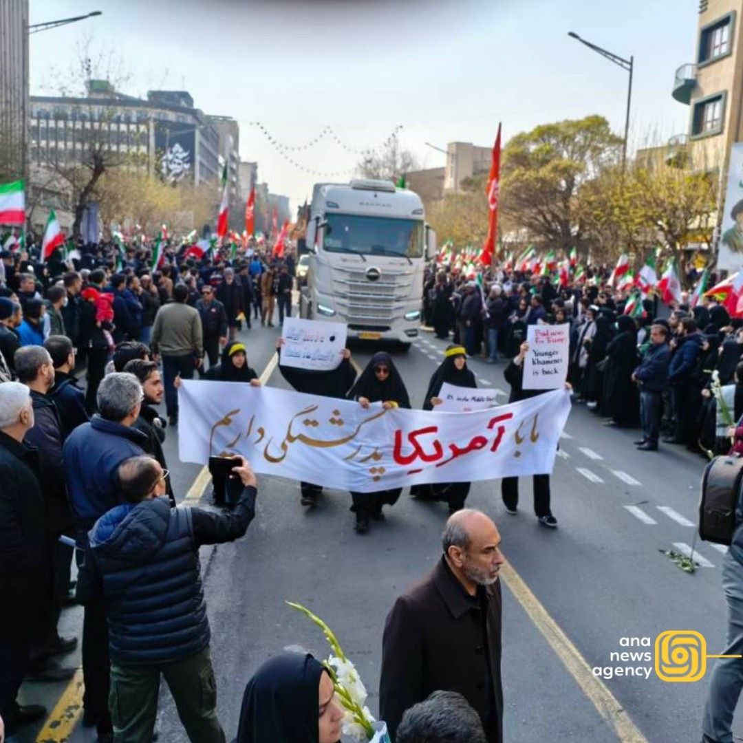 موج حضور مردم در مراسم تشییع شهدای جنگ رمضان + فیلم