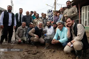 کمک رسانی شهید محمدمهدی طهرانچی دانشمند هسته ای در مناطق سیل زده لرستان پلدختر در سال 1398 همراه گروه های جهادی