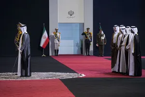 ادای احترام مقامات و مسئولان خارجی قطر به پیکر امام شهید 