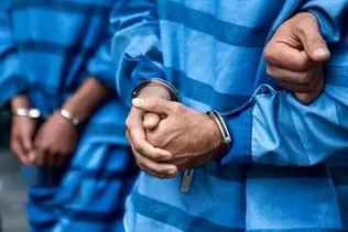 انهدام باند موتورسوار قاپ‌زن در تهران؛ ده‌ها گوشی مسروقه کشف شد