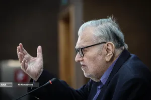 مهدی گلشنی فیزیکدان و نظریه&zwnj;پرداز در آیین رونمایی از ویراست جدید کتاب &laquo;ارتباط انسان-جهان&raquo;