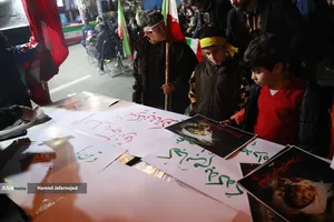 مراسم وداع با شهدای ناوشکن دنا و حمایت از نیروهای مسلح با حضور دکتر بیژن رنجبر و دانشگاهیان دانشگاه آزاد اسلامی استان تهران و اقشار مختلف مردم - میدان فردوسی تهران