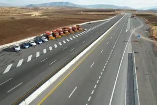 احداث ۲ هزار و ۱۶۰ کیلومتر راه در دولت چهاردهم