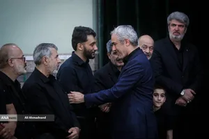 علی مدنی&zwnj;زاده وزیر امور اقتصادی و دارایی در مراسم چهلمین روز شهادت دکتر محمدمهدی طهرانچی