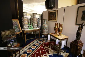 تزامناً مع اليوم العالمي للصناعات اليدوية، أقیم معرض للقطع الأثرية والصناعات التقليدية في فندق بارسيان آزادي بالعاصمة طهران، بحضور جمع من المهتمين والزوّار.