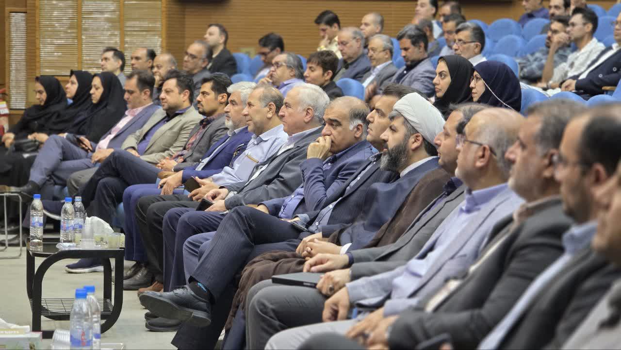 معلمان پرچمداران تقدیس علم و تربیت‌اند/ دانشگاه باید کانون امیدآفرینی و پیشروی جامعه باشد