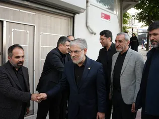 بازدید وزیر علوم از مجموعه فرهنگی کوثر استانبول و گفت‌وگو با مسئولان این مرکز