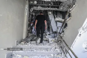 تصاویری از منزل مسکونی و محل شهادت دکتر محمدمهدی طهرانچی، دانشمند هسته ای و رئیس دانشگاه آزاد اسلامی،به همراه همسرش در مجتمع اساتید، میدان کتاب در حمله رژیم صهیونی به برخی مناطق و منازل مردم، شهروندان و دانشمندان هسته ای کشورمان در جریان جنگ تحمیلی دوازده روزه