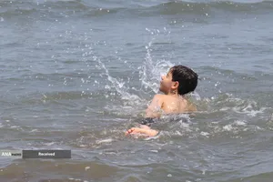 طرح سالم&zwnj;سازی ساحل بندر انزلی با پوشش امدادی و آموزشی هلال احمر