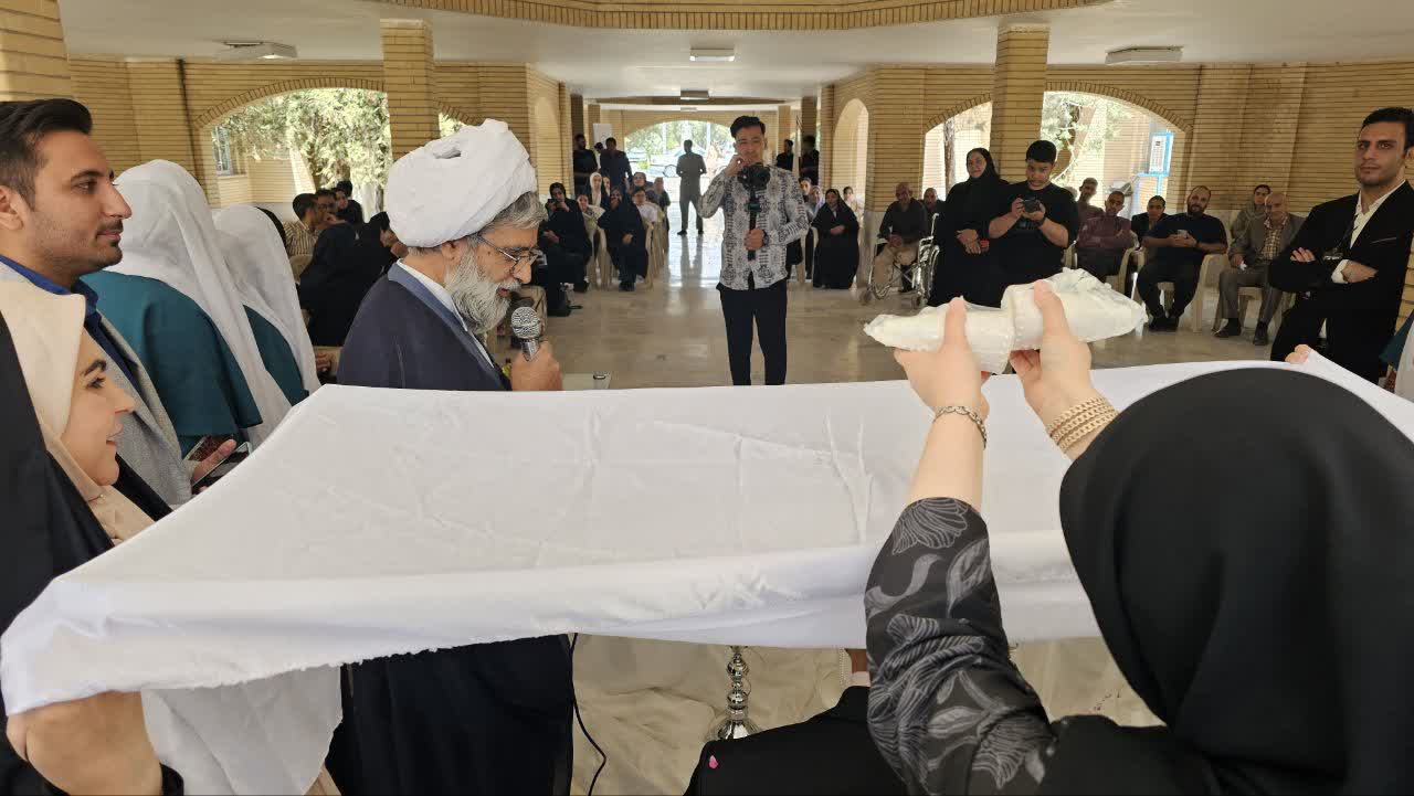 جشن عشق، جشن مهربانی؛ تکثیر شادی در کنار سالمندان با ابتکار دانشجویان کاشانی جشن عشق، جشن مهربانی؛ تکثیر شادی در کنار سالمندان با ابتکار دانشجویان کاشانی