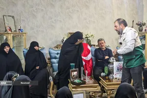 دیدار خادمیاران و یاوران رضوی با خانواده شهید محسن خاکساری