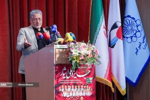 دهمین دوره جایزه ملی ایثار با حضور دکتر بیژن رنجبر 
