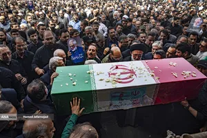 تشییع و تدفین پیکر مطهر دانشمند هسته&zwnj;ای شهید محمدمهدی طهرانچی رییس دانشگاه آزاد اسلامی و همسر گرانقدرش شهیده مژگان قراویری در حرم حضرت عبدالعظیم حسنی(ع)