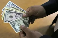 تجربه پُرهزینه معاملات ارزی در بازار آزاد/ دلار تا قبل از نوروز ۱۴۰۵ کاهشی می‌شود؟