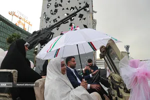مراسم جشن عروسی زوج های جان فدا همزمان با سالروز ازدواج حضرت زهرا و حضرت علی در میدان امام حسین