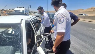 نجات راننده محبوس پراید در محور اراک ـ قم+ فیلم