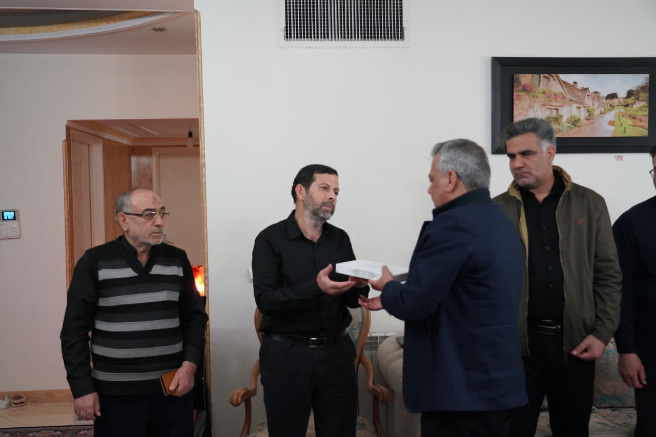 از دیدار مسئولان با خانواده شهید خوشبخت تا نامگذاری ساختمان اداری دانشگاه آزاد کرج به نام شهید امام خامنه‌ای