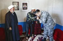 تجلیل فرمانده نیروی دریایی ارتش از خانواده شهید اهل سنت در مرز ترکمنستان