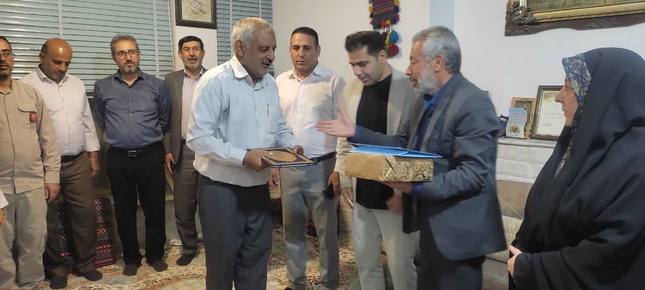 بازخوانی روایت لحظات تاریخی آزادسازی خرمشهر؛ ماجرای تهییه تصاوری از مسجد جامع زیر آتش مستقیم دشمن بازخوانی روایت لحظات تاریخی آزادسازی خرمشهر؛ ماجرای تهییه تصاوری از مسجد جامع زیر آتش مستقیم دشمن