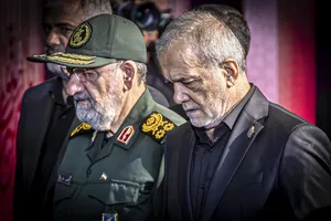 ادای احترام مقامات و مسئولان خارجی به پیکر امام شهید 