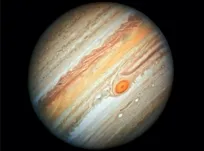 لکه سرخ بزرگ مشتری چگونه تغذیه می‌شود؟