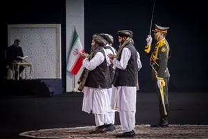 ادای احترام مقامات و مسئولان خارجی دولت افغانستان به پیکر امام شهید 