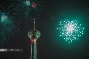 نورافشانی شب ۲۲ بهمن در تهران