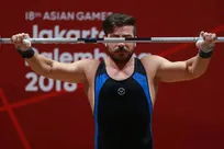 کیانوش رستمی همچنان به دنبال رضایت از فدراسیون برای وزنه زدن با پرچم کوزوو+ فیلم