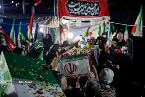 وداع با پیکر شهدای ناوشکن دنا در میدان دریاچه