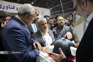 دکتر بیژن رنجبر رییس دانشگاه آزاد اسلامی در مراسم افتتاحیه سومین دوره نمایشگاه فناوری و نوآوری فن نما 1404