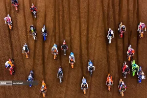 مسابقات موتورسواری در طول مسابقه بین&zwnj;المللی MX هاکستون در شروزبری انگلیس