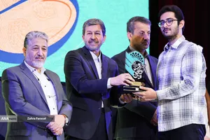 تجلیل از برگزیدگان سی و نهمین دوره جشنواره قرآن و عترت دانشجویان با حضور بیژن رنجبر، رئیس دانشگاه آزاد اسلامی