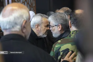 حسین سیمایی صراف وزیر علوم در مراسم گرامیداشت چهلمین روز درگذشت شهید سپهبد محمد باقری (محمد حسین افشردی) و همسر وی ( اشرف افشردی) و دختر این فرمانده عزیز (فرشته افشردی)