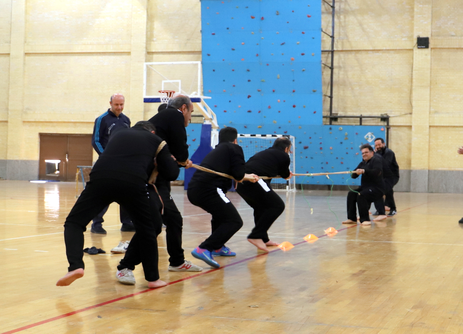 برگزاری مسابقات ورزشی گرامیداشت جانباز سرافراز «آرش طاهریان» در دانشگاه آزاد سمنان