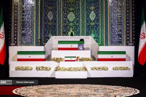 ادای احترام مقامات و مسئولان خارجی به پیکر امام شهید 
