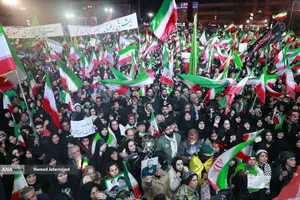 اجتماع به عشق وطن دسته پرچم داران ایران- میدان انقلاب تهران