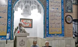 امام جمعە سنندج: رمضان فرصتی ارزشمند برای تقویت معنویت و کمک بە دیگران است