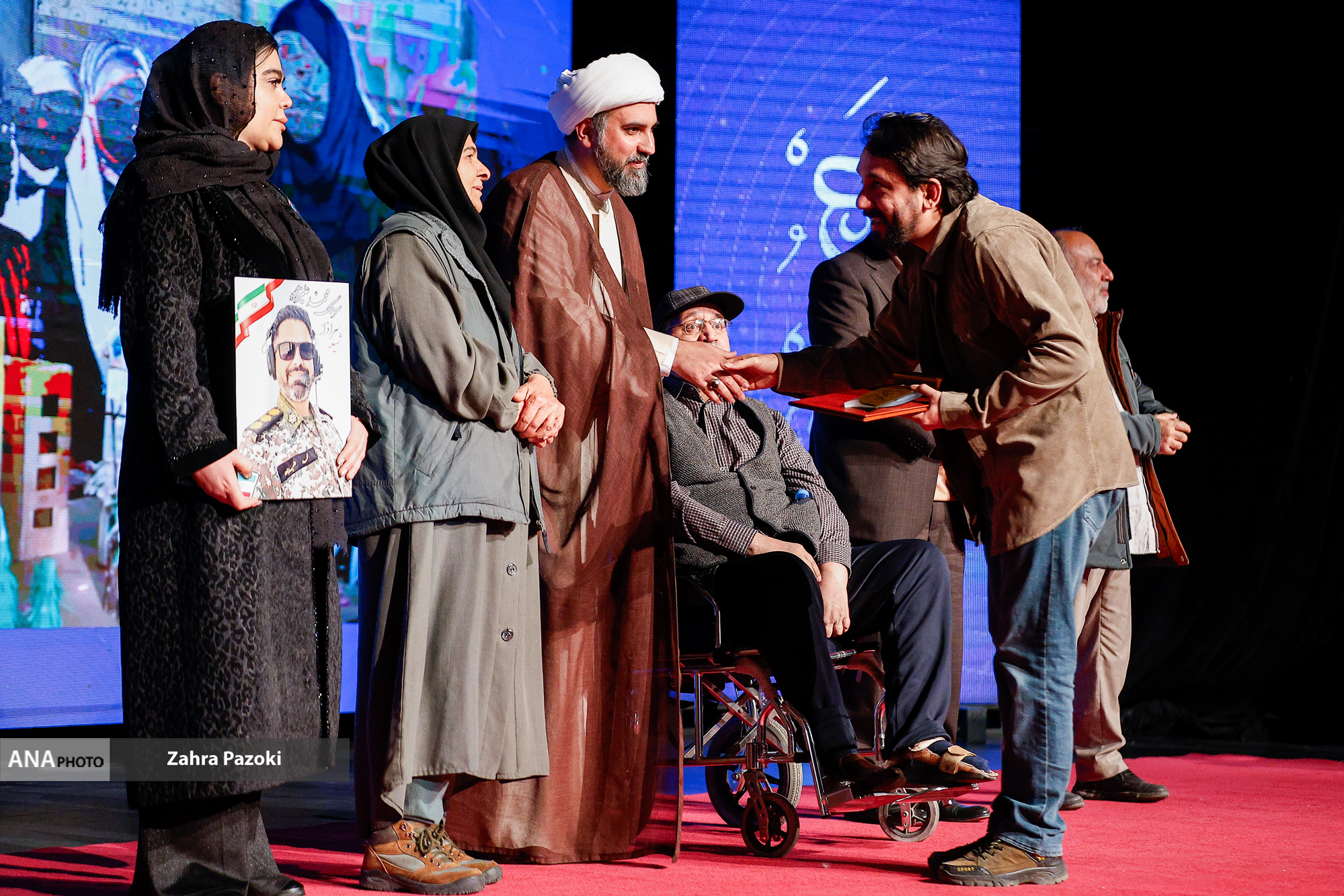 تقدیر از برگزیدگان جشنواره «معروف» در باغ موزه دفاع مقدس/ نشان «معروف» به داریوش ارجمند و «همکف هفتم شرقی» رسید