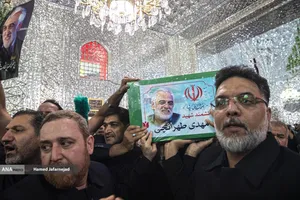 تشییع و تدفین پیکر مطهر دانشمند هسته&zwnj;ای شهید محمدمهدی طهرانچی رییس دانشگاه آزاد اسلامی و همسر گرانقدرش شهیده مژگان قراویری در حرم حضرت عبدالعظیم حسنی(ع)